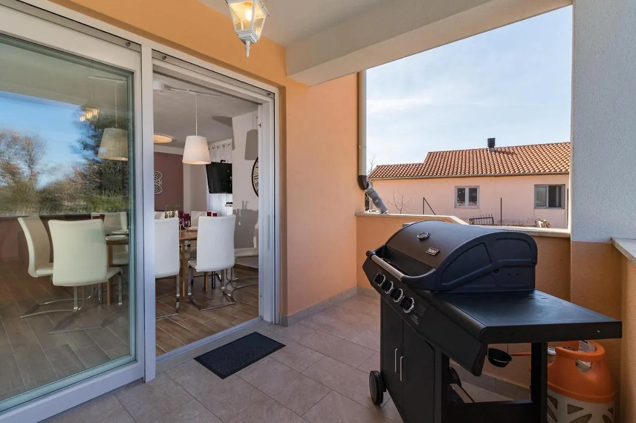 Villa Tiana Peroj